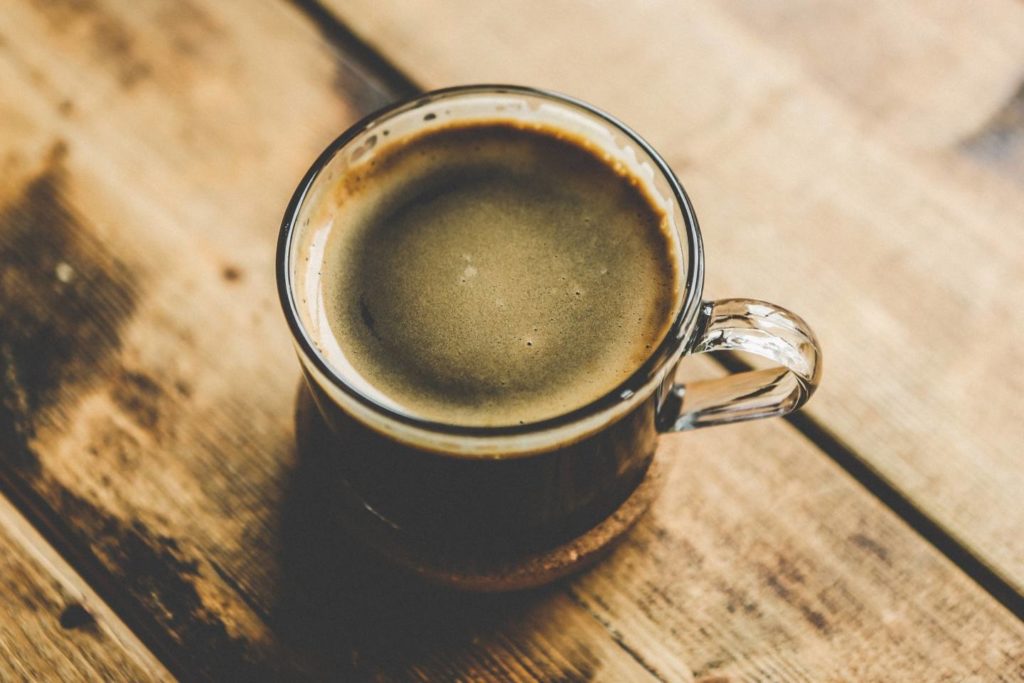 コーヒーの主な成分であるカフェインは注意が必要
