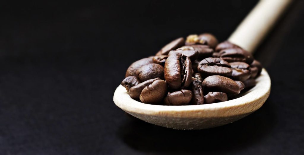 コーヒー豆の10グラムは約65個分（大さじ2杯）