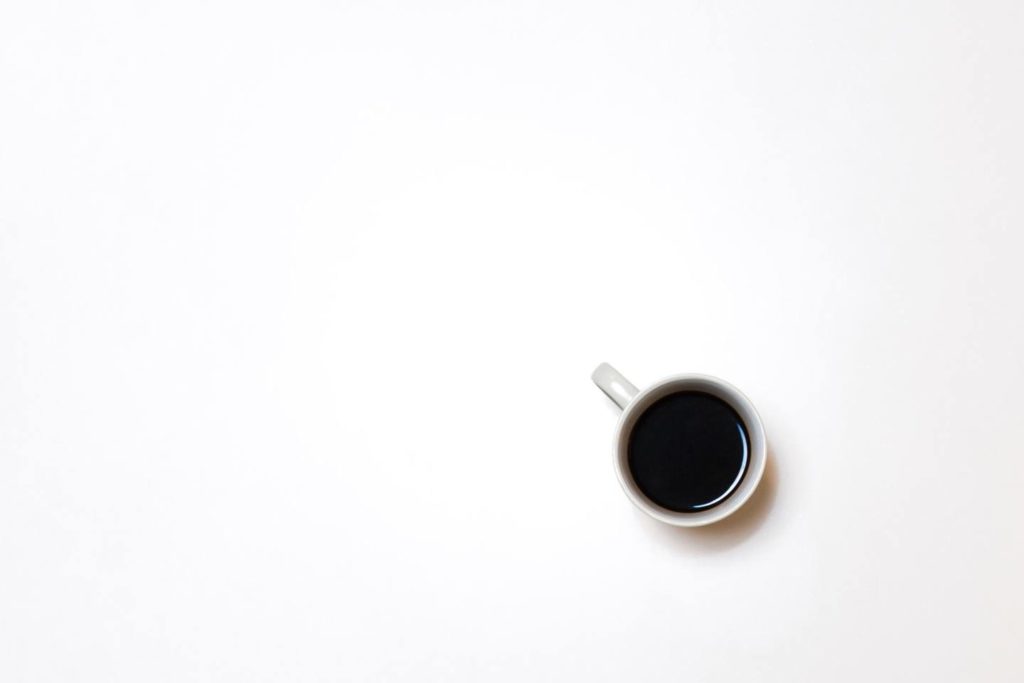 コーヒーのカフェインが肌荒れの原因